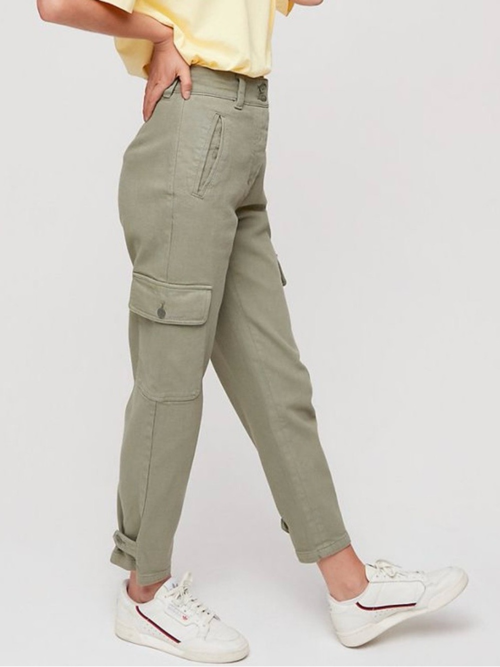Aritzia/ Wilfred Modern Cargo Pant in Olive Green